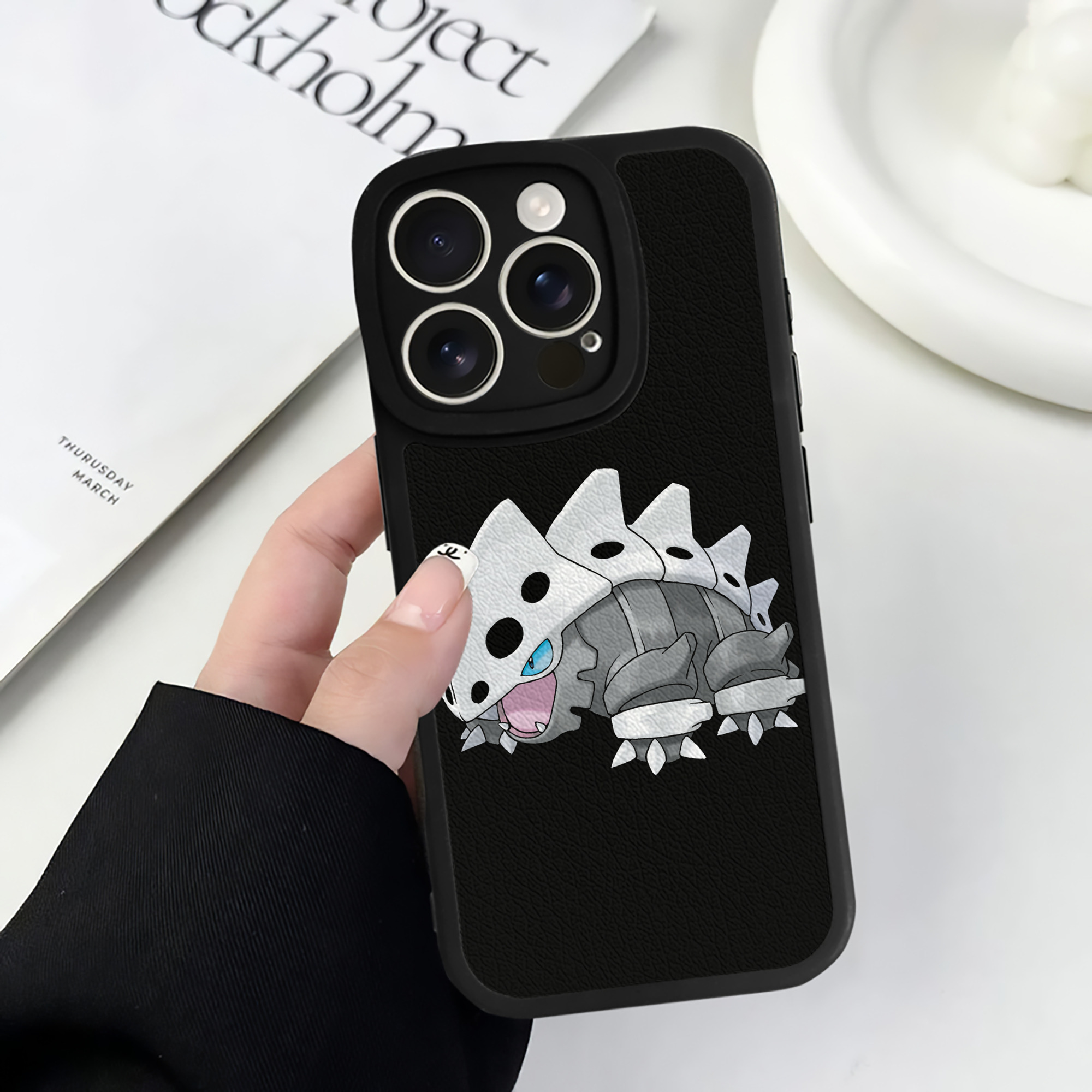 （画像用） ポケットモンスター Pokémon 【iPhone 16シリーズ対応】シリコンスマホケース（レザー調） 材質：シリコン